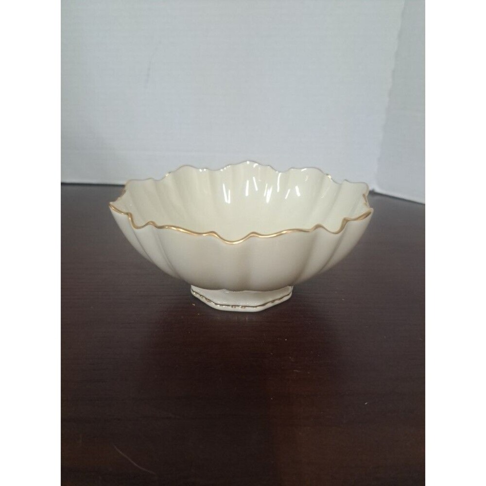 Lenox Cream With Gold Trim Scallop Edge Footed Candy Dish